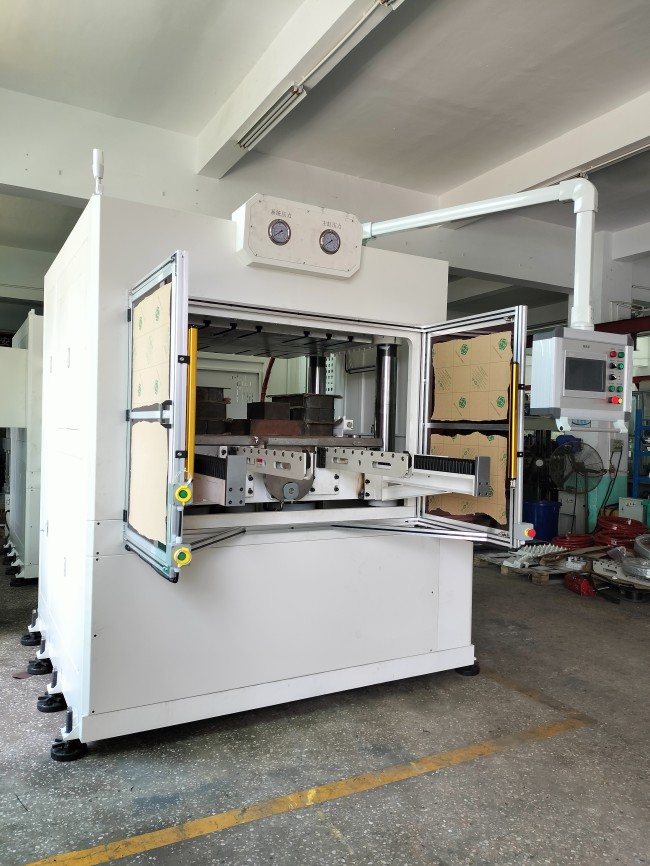 碳纖維熱壓成型機(jī)在葉片、螺旋槳中的應(yīng)用